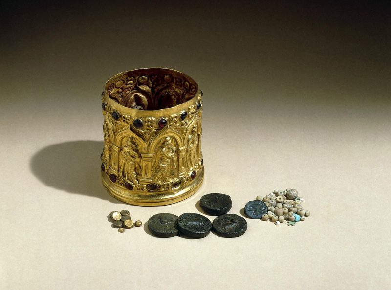 The Bimaran reliquary along with the found coins, beads, and other materials.