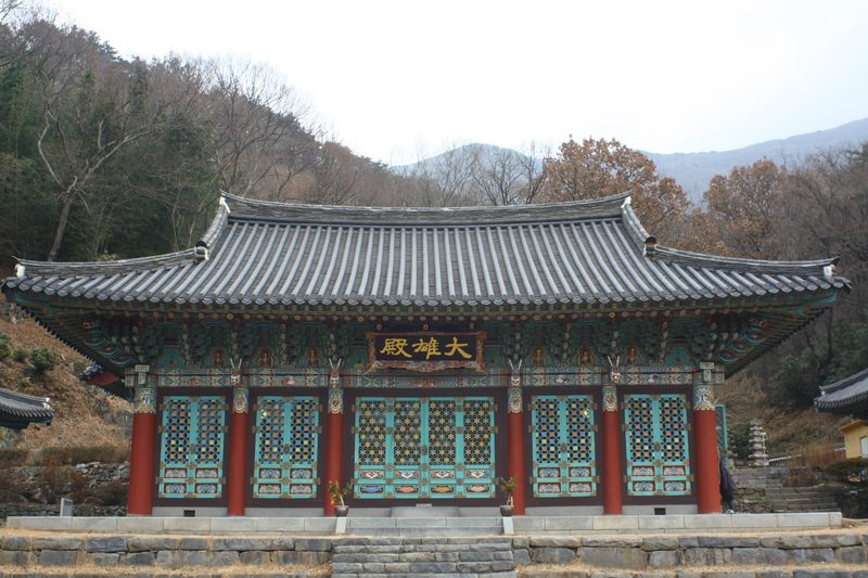 Daeungjeon (main shrine hall housing the temple's main Buddha images) of the Jeungsimsa in Gwangju, Korea.