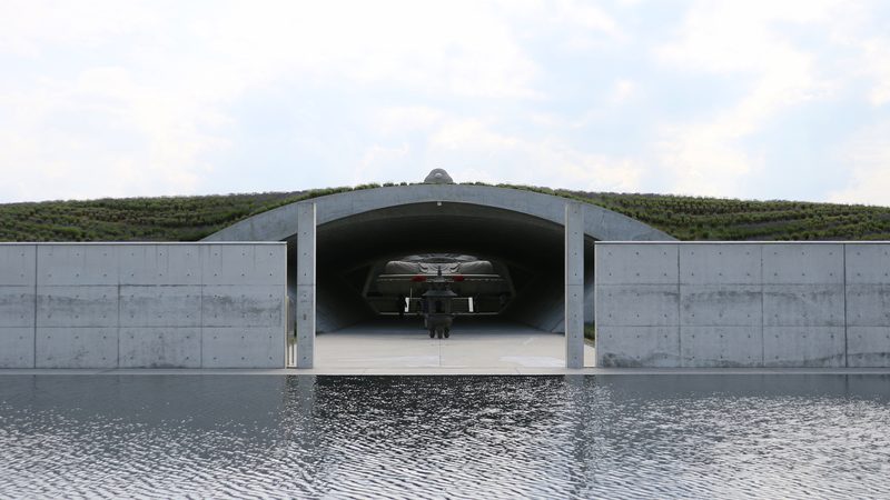 Entrance to the tunnel to the Buddha statue.