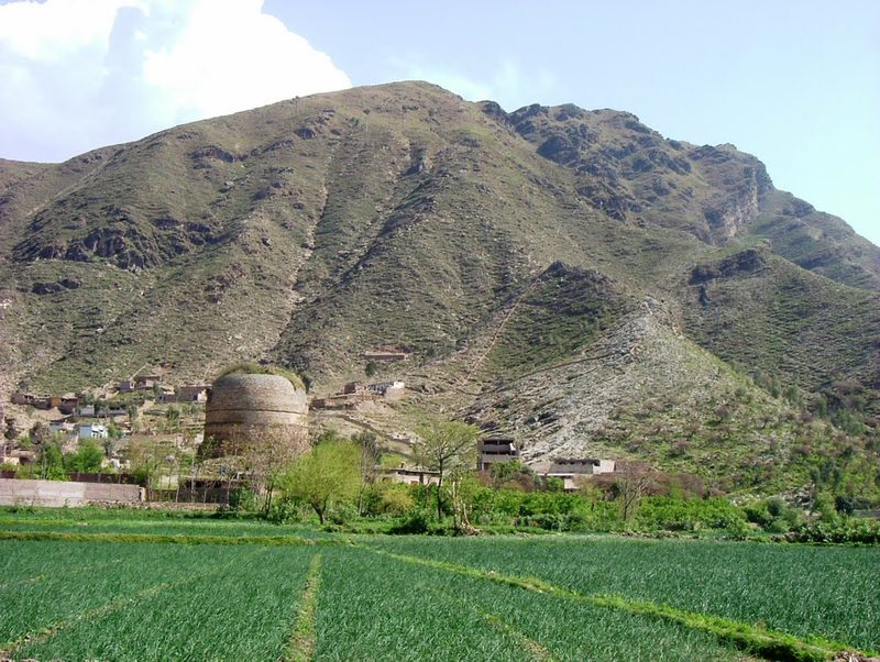Many stupas, such as the Shingerdar stupa in Ghalegay, are scattered throughout the region near Peshawar.