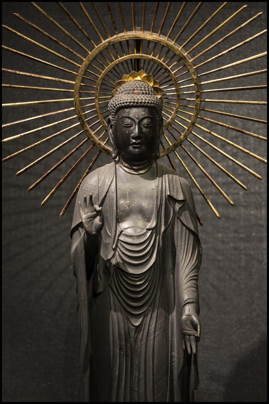Standing Amida with light rays (48 in number, symbolizing his past vows), haloes and welcoming mudra, Museo d'arte orientale, Turin, Italy.