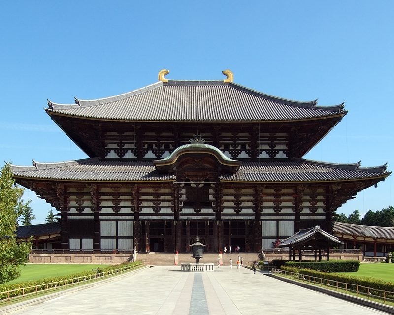 Tōdai-ji Kon-dō (main hall) in Nara, Japan.