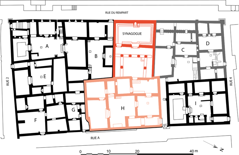 Plan of islet L7 in Dura-Europos, with the synagogue (in red) and its outbuildings (in pink).