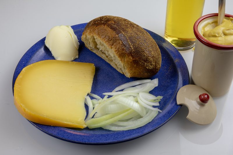 Halve Hahn with Röggelchen, medium-aged Gouda, onions, butter and mustard.