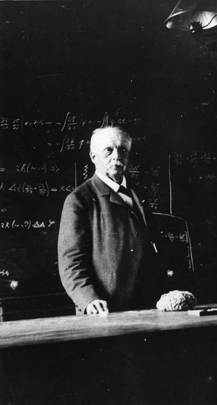 Last photograph of von Helmholtz, taken three days before his final illness.
