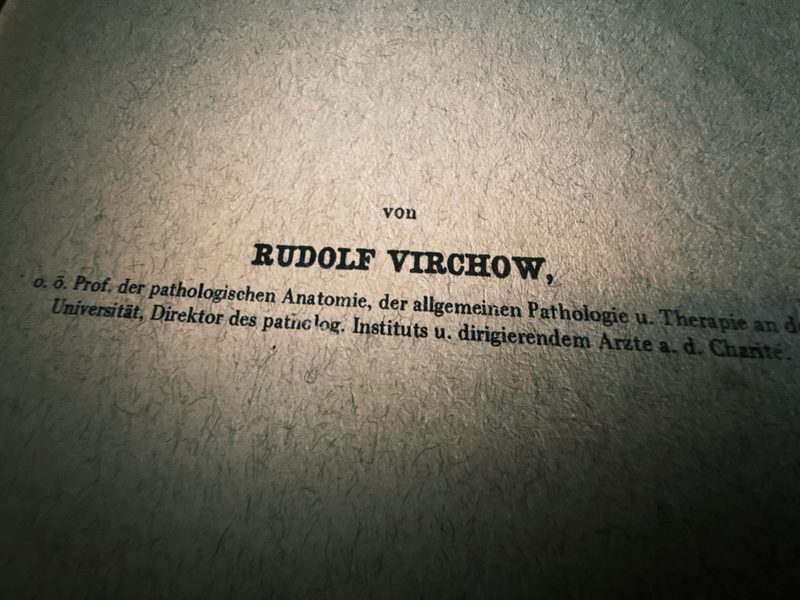 Zoom onto the cover of Virchow's Cellularpathologie.