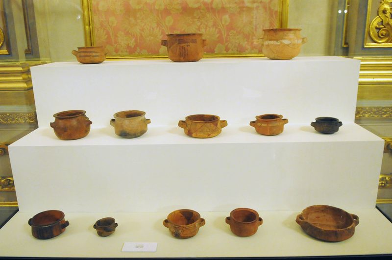Aryballos and bowls.