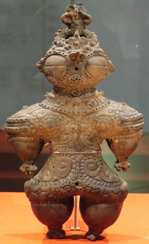 Clay statue, late Jōmon period (1000–400 BCE), Tokyo National Museum.