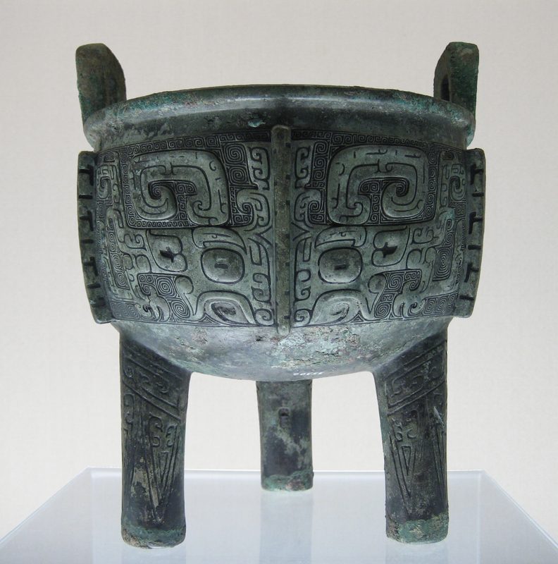 A late Shang-era (13th–11th century BCE) *ding* (bronze vessel) with *taotie* (monster mask) motif.