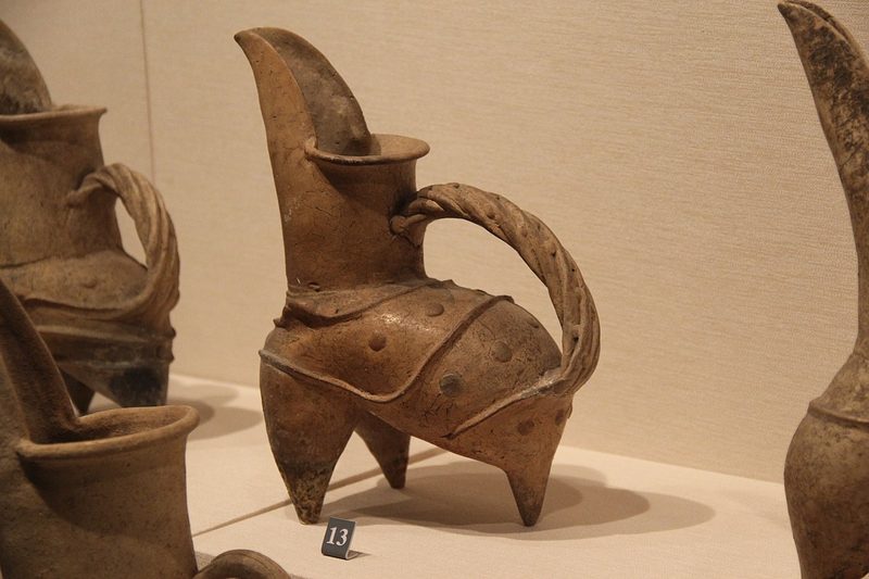 White pottery gui, Shandong Museum, China.