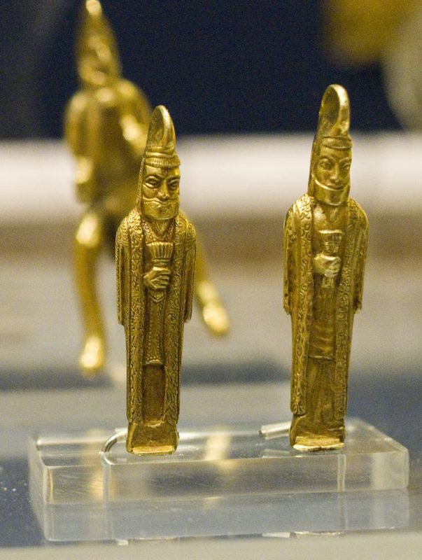 Zoroastrian priests (Magi) carrying barsoms.