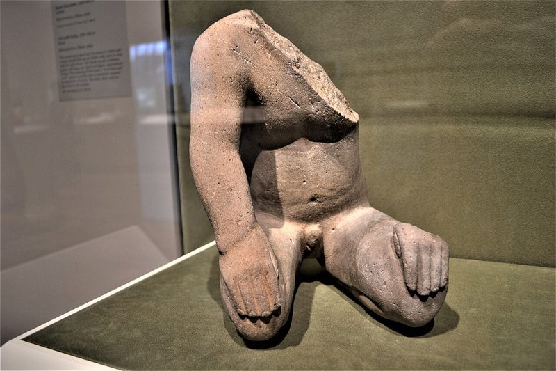 Kneeling human figure, 1200–600 BCE.