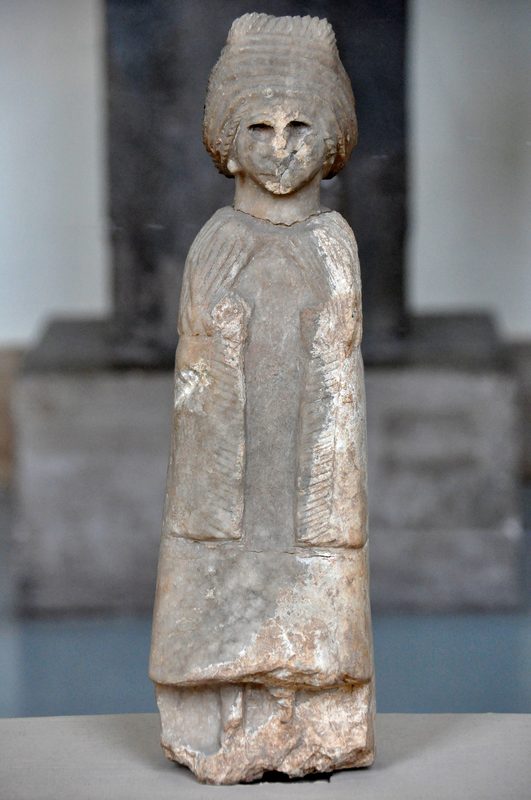 Statue of a praying woman, 25th century BCE.