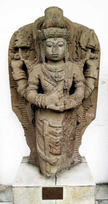 A male sculpture believed to be Vishnu, 12th-13th century Kediri, East Java.
