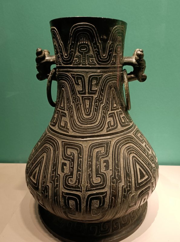 Western Zhou bronze pot (896 BC), Fufeng County, Shaanxi, Baoji Zhouyuan Museum, China.